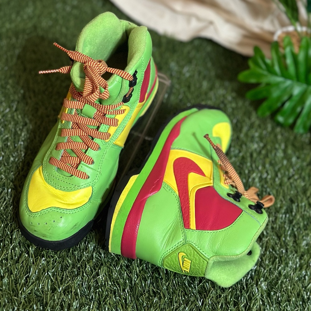 NIKE BOOTS